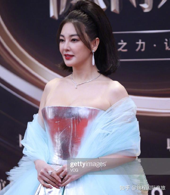 女明星和男星健身_娱乐圈健身的男明星_男明星健身