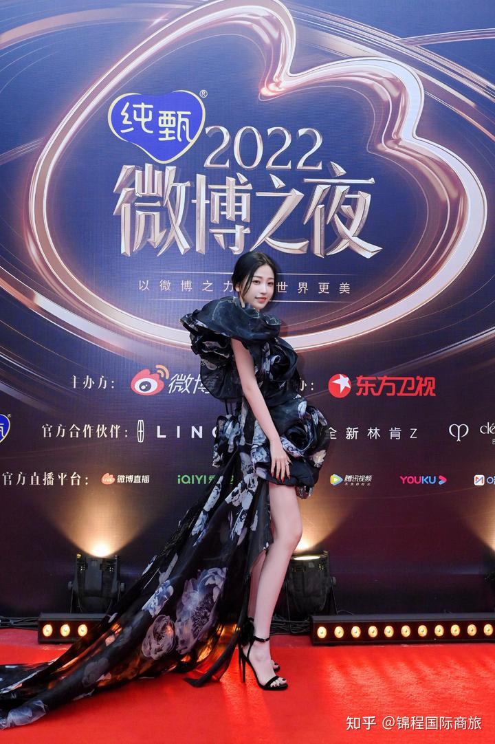 女明星和男星健身_娱乐圈健身的男明星_男明星健身