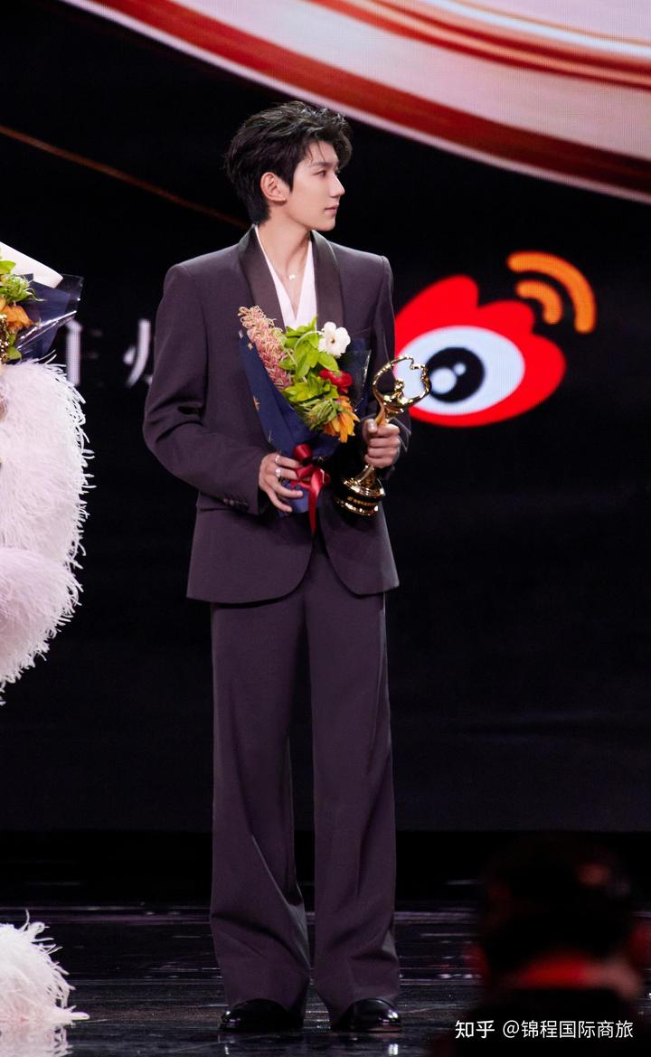 男明星健身_娱乐圈健身的男明星_女明星和男星健身