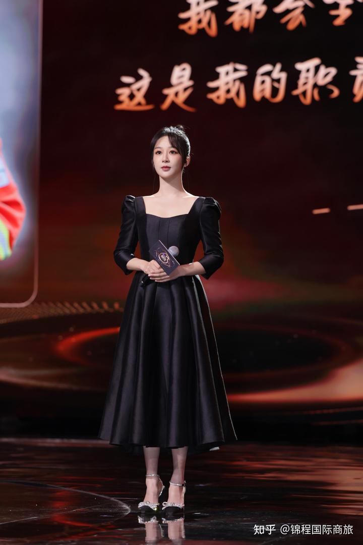 娱乐圈健身的男明星_女明星和男星健身_男明星健身