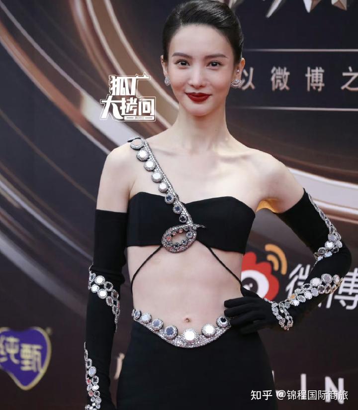 女明星和男星健身_娱乐圈健身的男明星_男明星健身