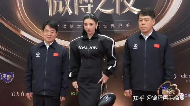 男明星健身_娱乐圈健身的男明星_女明星和男星健身