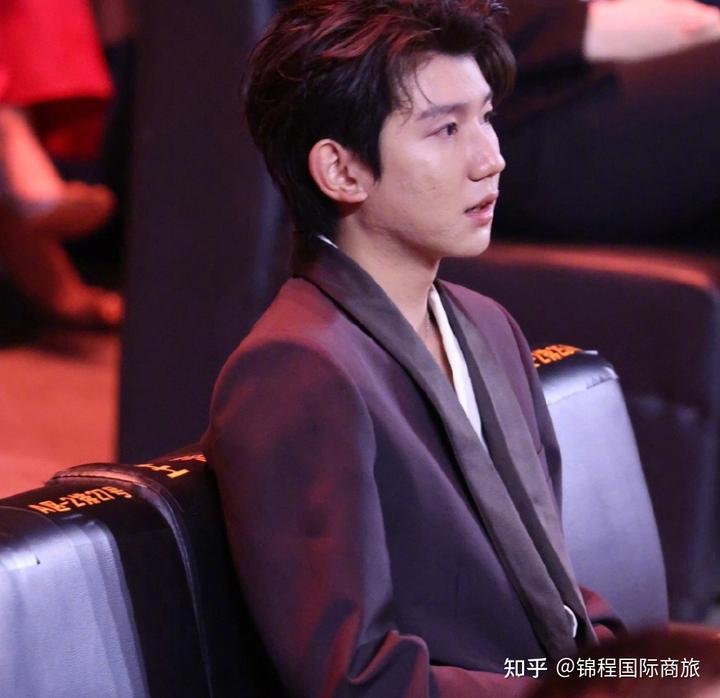 娱乐圈健身的男明星_男明星健身_女明星和男星健身