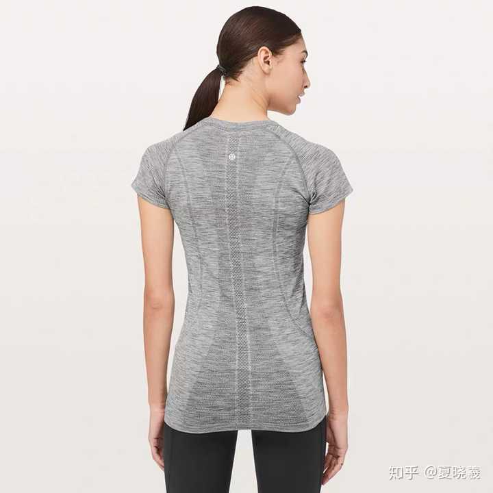 明星健身穿的衣服品牌_明星穿什么品牌健身衣_明星健身穿搭