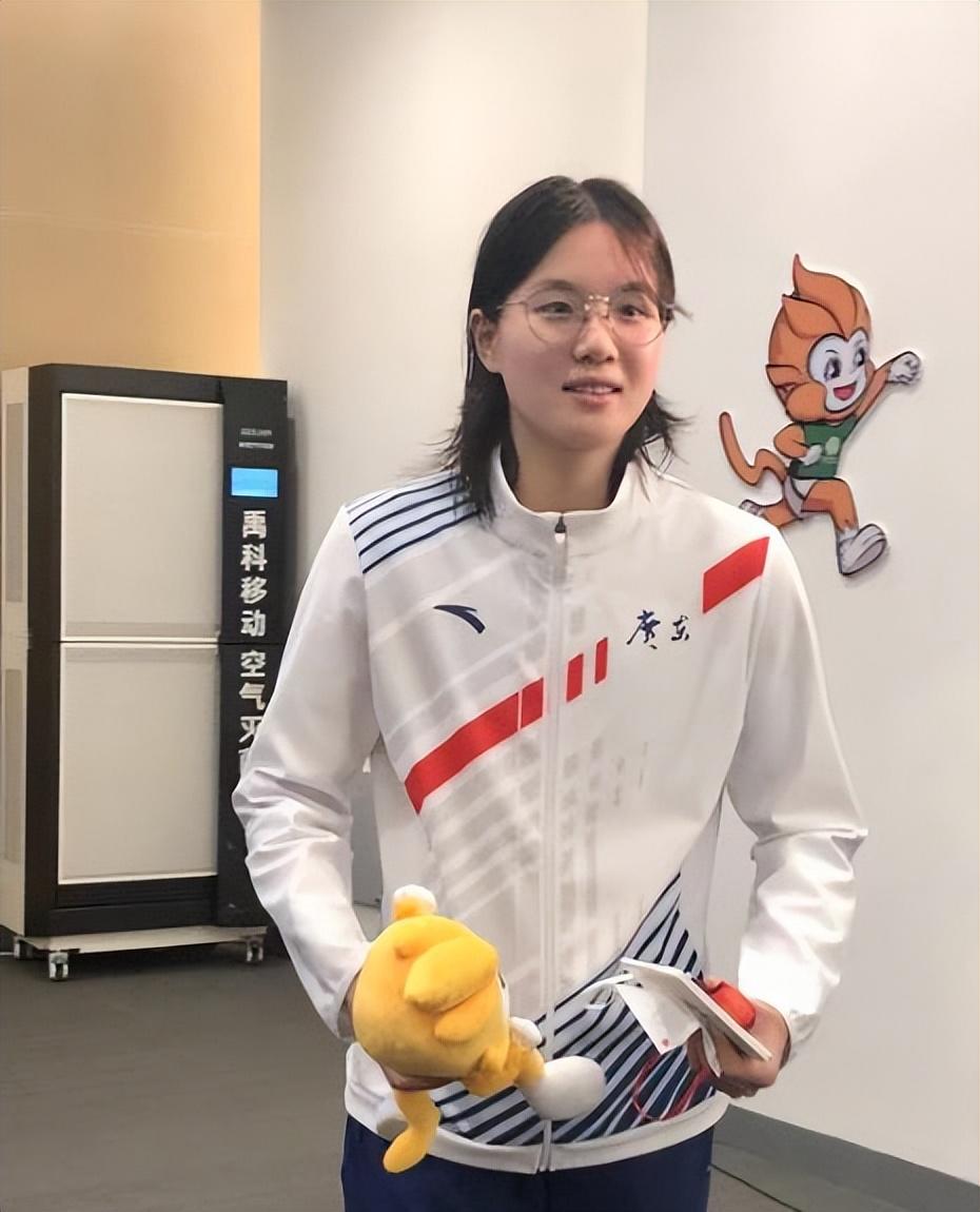 游泳俱乐部健身明星有哪些_明星游泳健身俱乐部_游泳俱乐部的成员