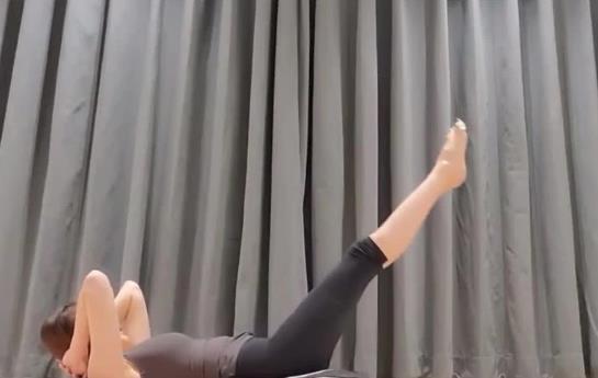 健身身材好的女星_娱乐圈健身女明星_较软的健身女明星
